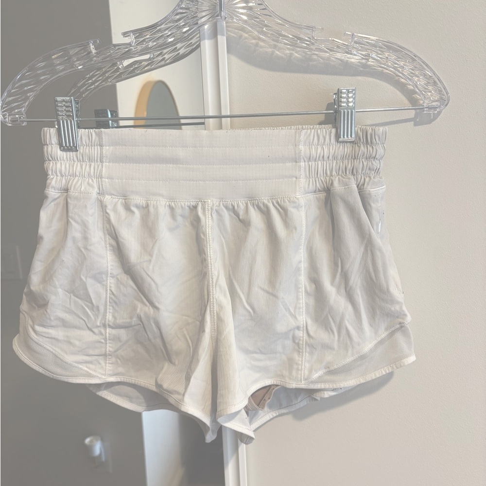 Lululemon hotty hot 2.5” shorts